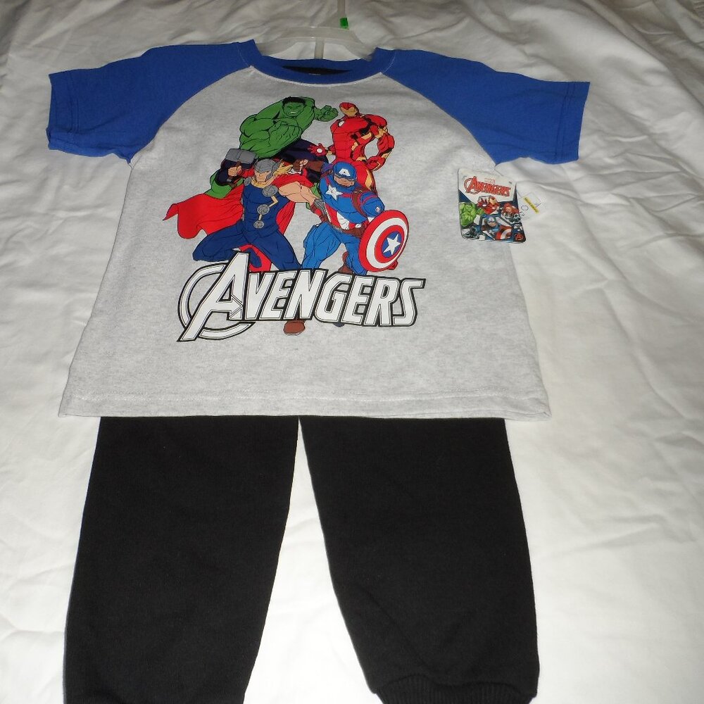 Boys 2pc Outfit Size 5/6-Marvel Avengers-Shirt & Pants-- New with tags